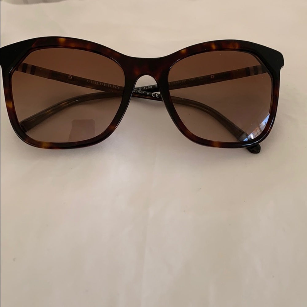 Burberry like-new sunglasses